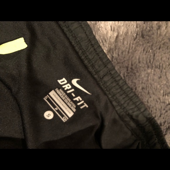 Nike running shorts - Picture 3 of 4